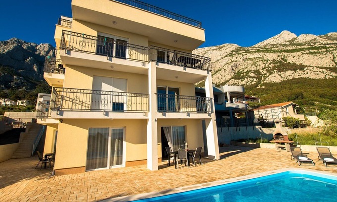 Ratac Villa | Apartment with community pool MAMATO-A5