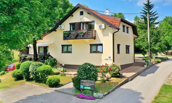 Seliste Dreznicko Apartment | Apartments and rooms Dragica, (16216), Selište Drežnicko, hr