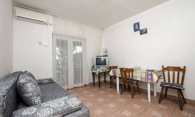 Dugi Rat Apartment | Apartments Anka (31461-A2) - Duce