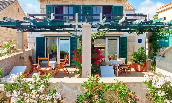 Povlja Apartment | Apartments Ennio, (9950), Povlja, hr
