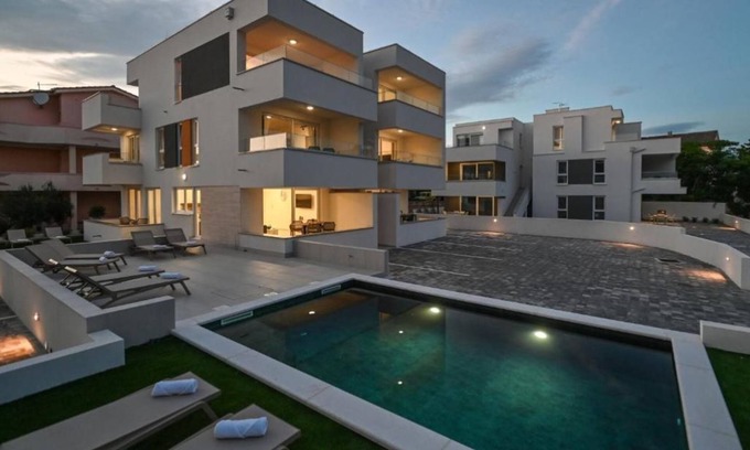 Zrce Apartment | Apartments for 12 with Pool