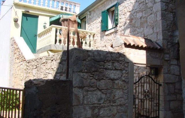 Sutomiscica Apartment | Apartments Branimir (28901-A1) - Sutomiscica - island Ugljan