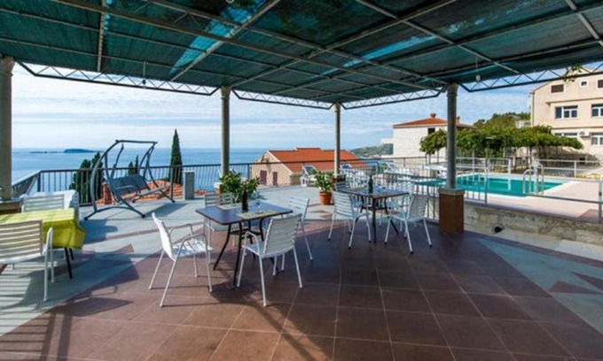 Zavrelje Apartment | apartments klis -two-bedroom apartment with terrace