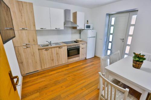Sutivan Apartment | Apartments Lenka