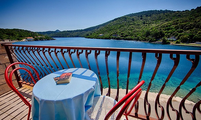 Pasadur Apartment | Apartments Malo Lago - One-Bedroom Apartment with Balcony and Sea View - Attic (Apartment 1)