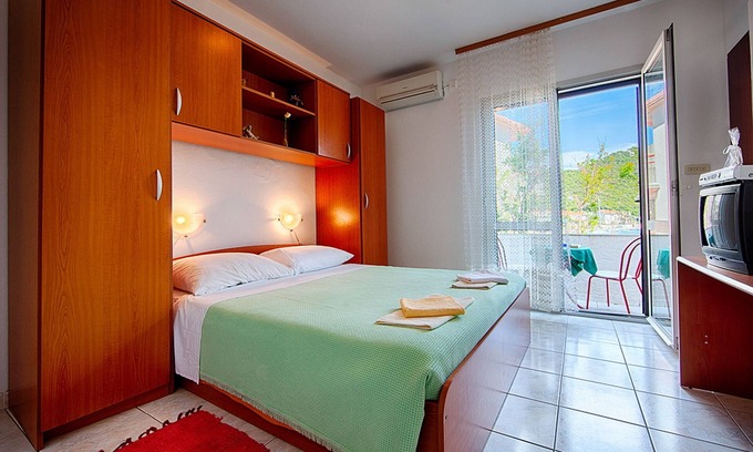 Pasadur Apartment | Apartments Malo Lago - One-Bedroom Apartment with Balcony and Sea View - 2nd floor (Apartment 4)