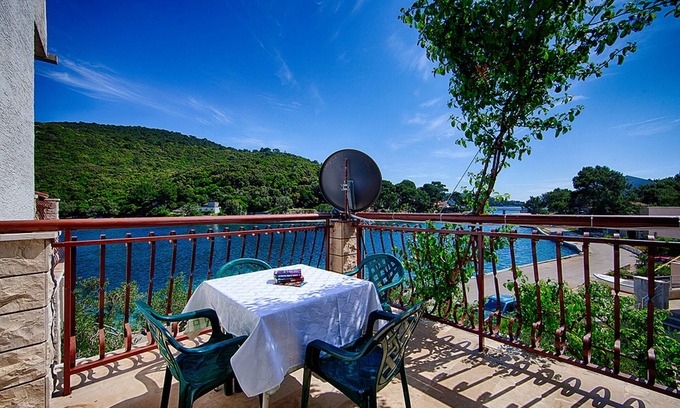 Pasadur Apartment | Apartments Malo Lago - One-Bedroom Apartment with Balcony and Sea View - 2nd floor (Apartment 7)