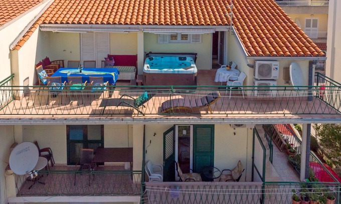 Gorinka Apartment | Apartments Margarita, (13837), Makarska, hr