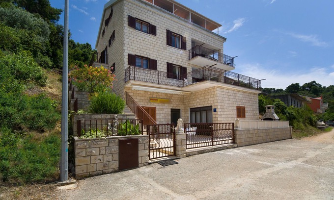 Brna Apartment | Apartments Marija, (13469), Brna, hr