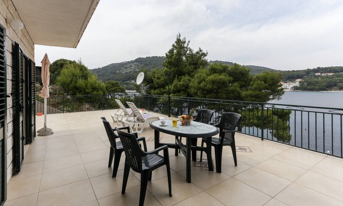 Saplunara Apartment | Apartments Posta - One-Bedroom Apartment with Terrace and Sea View (4 Adults)