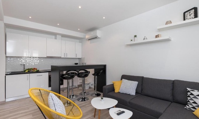 Mokosica Apartment | apartments siblings - superior two bedroom apartment with terrace and garden ...