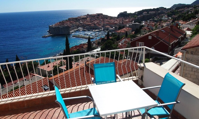 Ploce Apartment | Attic Apartment With Breathtaking Old City View