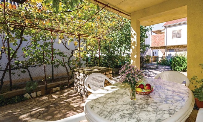 Gornji Karin Apartment | Awesome apartment in Gornji Karin