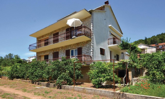 Island Hvar Apartment | Awesome apartment in Jelsa with WiFi
