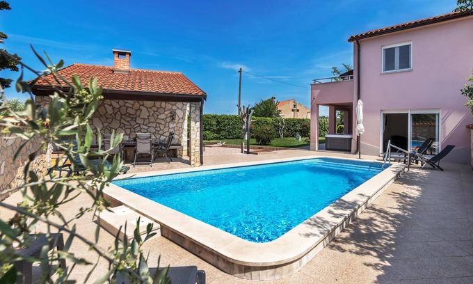 Banjole House | Beach front home in Pula