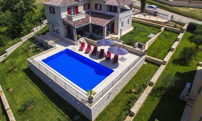 Montizana Villa | Beautiful Child-friendly Villa with Private Pool in Porec
