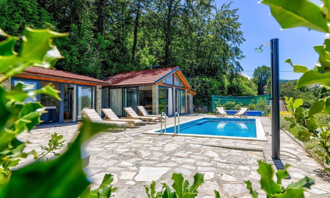 Senj House | Beautiful private villa for 12 people with WIFI, A/C, private pool, hot tub, TV and terrace