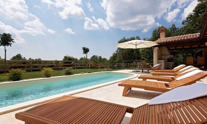 Bazgalji Villa | Beautiful private villa for 6 guests with WIFI, A/C, private pool, TV, terrace and pets allowed