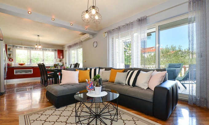 Okrug Gornji Apartment | BEST - modern apartment for 6 + 1, 60m from the pebble beach