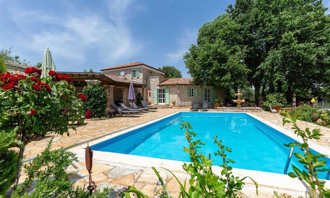 Jehnici Villa | Charming 3-Bedroom Villa Oasis with pool and large garden