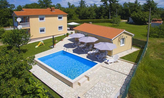 Nova Vas House | Comfortable holiday home with pool and 4 bedrooms near Poreč