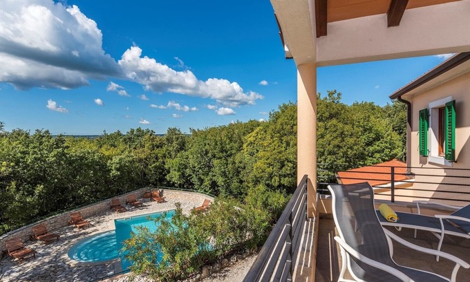Stanisovi Villa | Comfortable stone Villa Maggie with shared pool in Resort Vlakovo