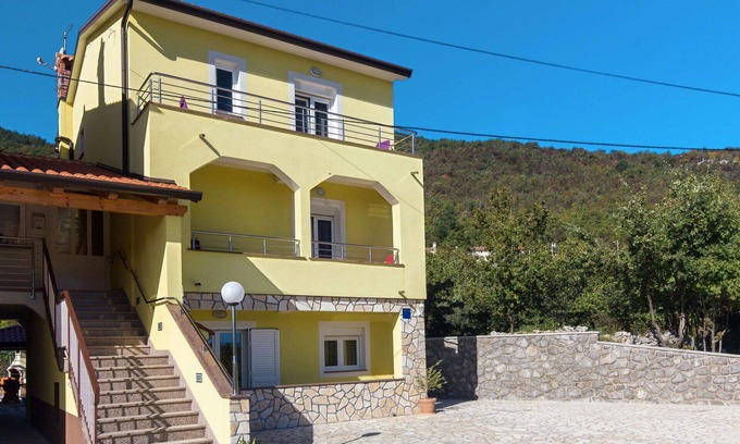 Martina Apartment | Cosy apartment for 4 people with WIFI, A/C, TV and terrace