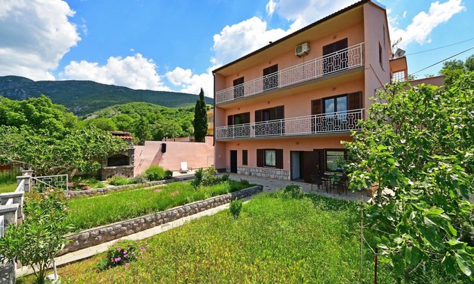 Sibinj Krmpotski Apartment | Cosy apartment for 5 people with A/C, WIFI, TV and terrace