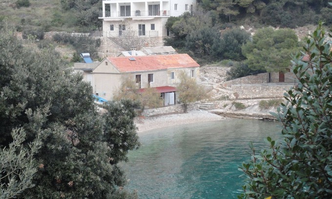 Gdinj Apartment | Cozy Apartment in Dalmatia with Seaview