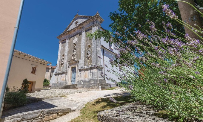 Kringa Apartment | Cozy apartment in Kringa with kitchen