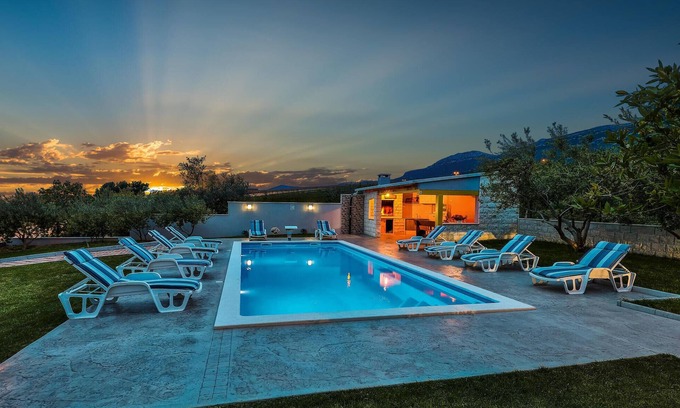 Kastel Kambelovac House | Cozy home in Kastel Kambelovac