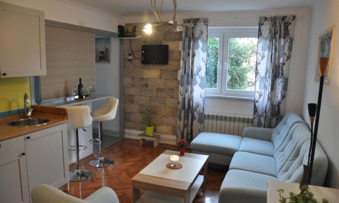 Zagreb Apartment | Cozy silver studio apartment