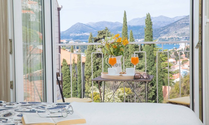 Pile Apartment | Deluxe apartment with freeparking close to old town