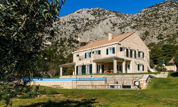 Murvica Villa | Elegant Brac Villa | 4 Bedrooms | Villa.