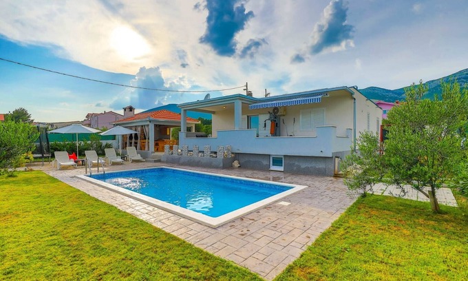 Rudine House | Family-Friendly Holiday Home with Private Pool, Playground, and BBQ - Three Bedroom Holiday Home