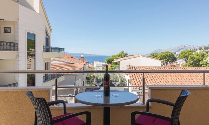 Baska Voda Apartment | Gorgeous apartment in Baska Voda