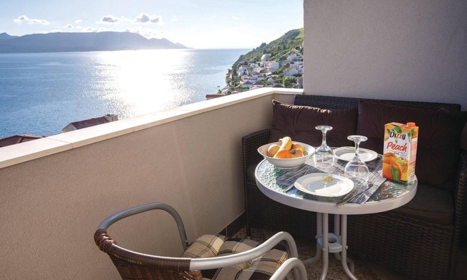 Komarna Apartment | Gorgeous apartment in Klek with WiFi