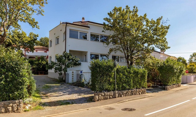 Njivice Apartment | Gorgeous apartment in Njivice with WiFi