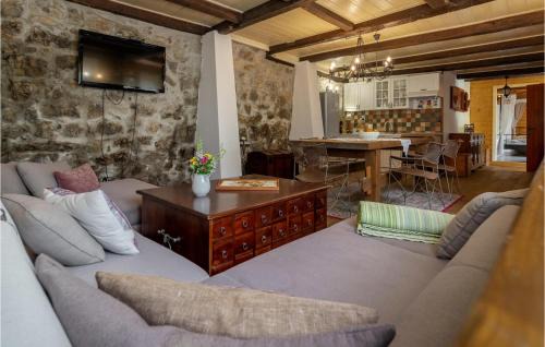 Brod na Kupi House | Gorgeous Home In Brod Na Kupi With Wifi