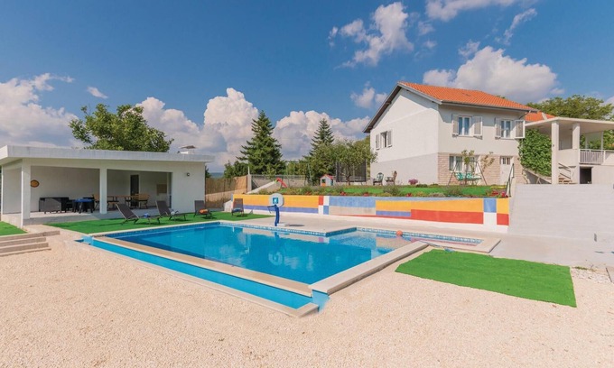 Imotski House | Gorgeous home in Vinjani Gornji
