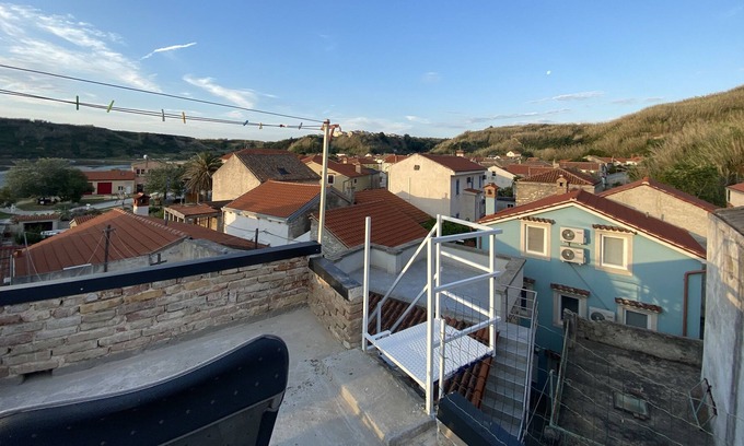 Susak Hostel | heat hostel