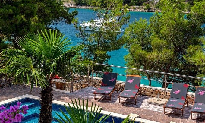 Cove Osibova (Milna) Apartment | Hidden Heaven Private Resort - Heated Pool