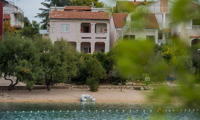 Grebastica Apartment | Holiday apartment 10 m from the beach
