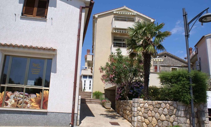 Porat Apartment | Holiday apartment 100 m from the sea with air conditioning