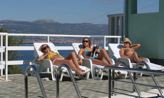 Arbanija Apartment | Holiday apartment with pool and sea view