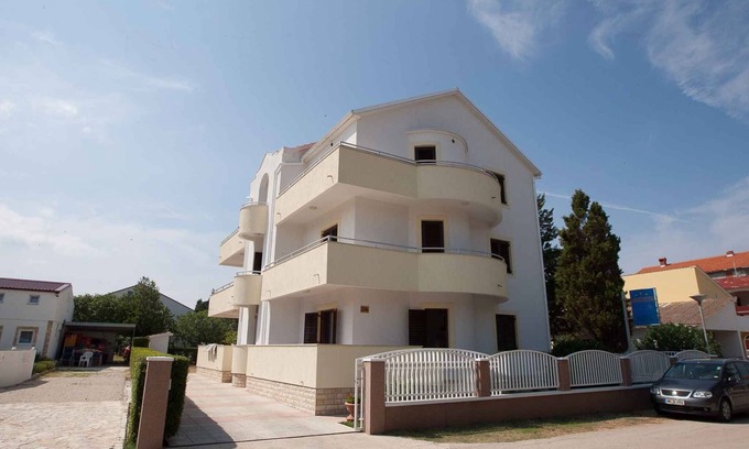 Nin Apartment | Holiday apartment mit Balkon und Grill