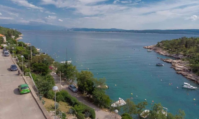 Klanfari Apartment | Holiday apartment only 40 m from the Adriatic Sea