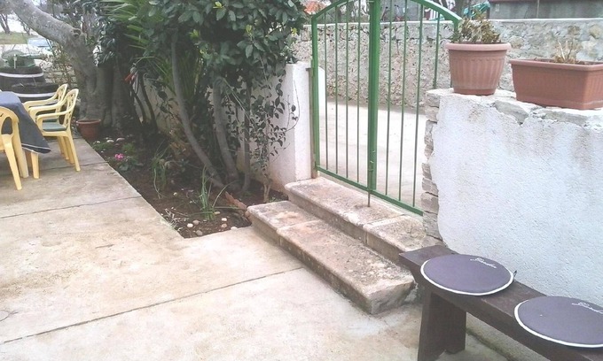 Sutomiscica Apartment | Holiday apartment Sutomiscica for 1 - 6 persons with 2 bedrooms - Row house
