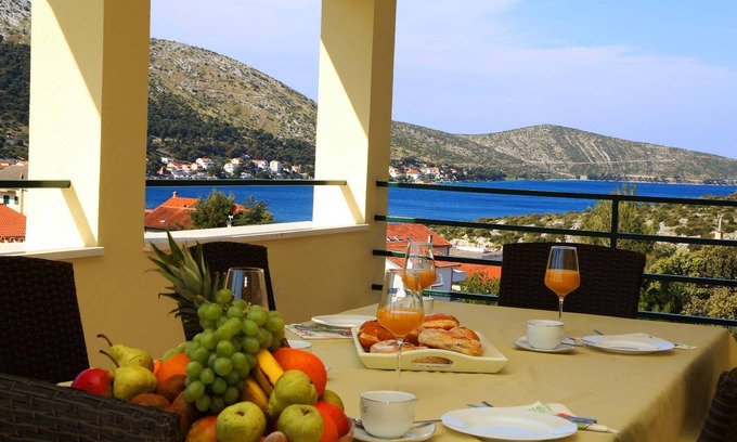 Grebastica House | Holiday apartment Sibenik for 1 - 6 persons with 2 bedrooms - Holiday house