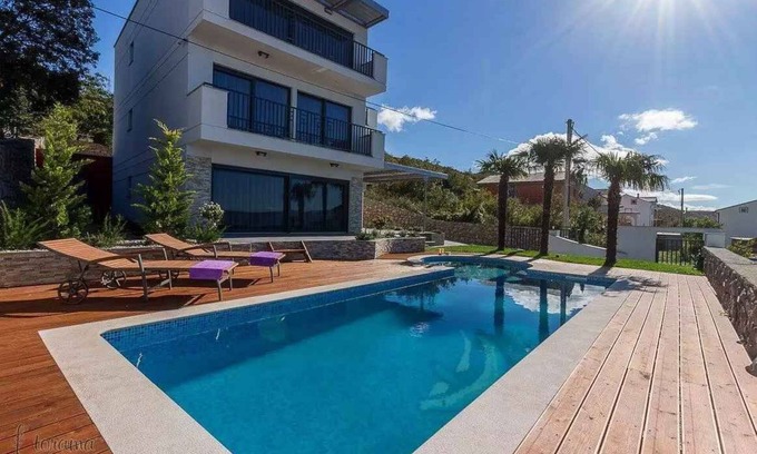 Klenovica Apartment | Holiday apartment with pool